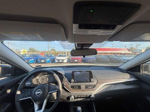 Used 2025 Nissan Altima 2.5 SV image 34