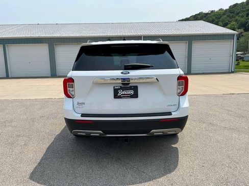 Used 2021 Ford Explorer XLT w/ Equipment Group 202A image 7
