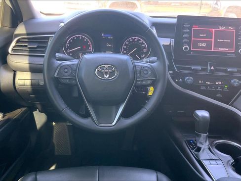 Used 2022 Toyota Camry SE w/ Carpet Mat Package (TMS) image 6