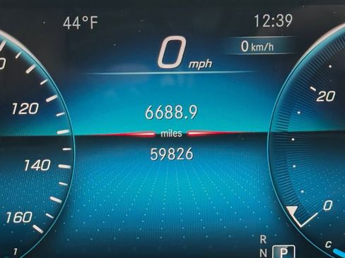 Used 2021 Mercedes-Benz GLB 250 4MATIC image 19