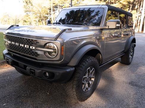 Used 2023 Ford Bronco Badlands image 7