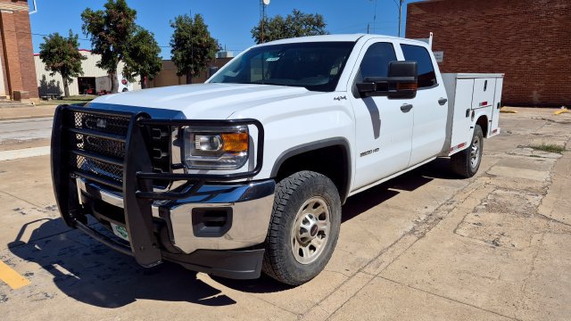 Used 2019 GMC Sierra 3500 4x4 Crew Cab w/ Sierra Convenience Package image 3