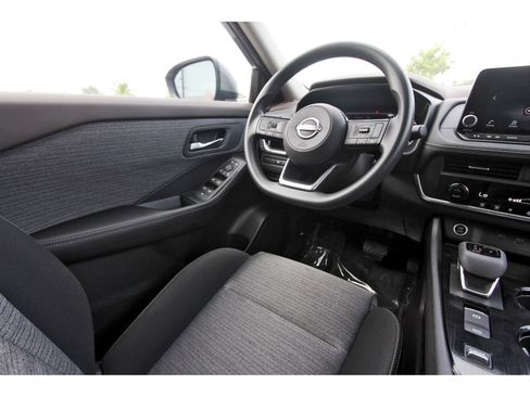 Certified 2023 Nissan Rogue SV FWD image 11