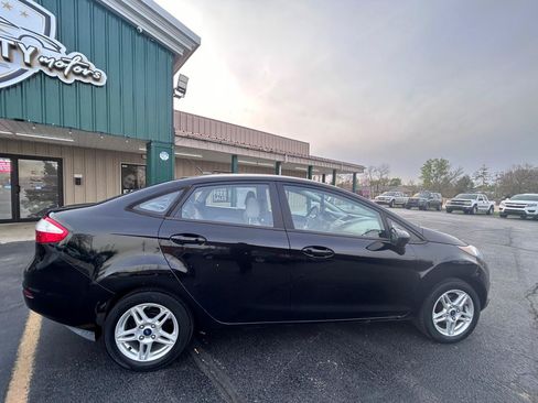 Used 2017 Ford Fiesta SE FWD image 2