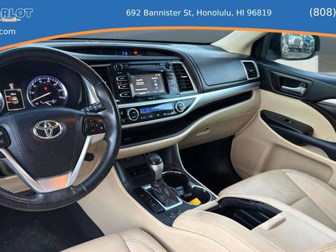 Used 2015 Toyota Highlander XLE FWD image 16
