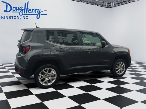 Used 2023 Jeep Renegade Latitude image 5