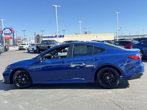 Used 2025 Toyota Camry SE w/ Convenience Package image 16