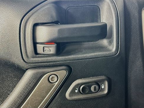 Used 2018 Jeep Wrangler Unlimited Sport w/ Quick Order Package 24W AWD/4WD image 19