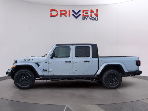 Used 2023 Jeep Gladiator Willys image 2