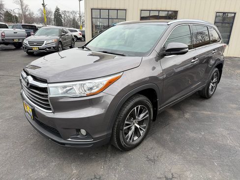 Used 2016 Toyota Highlander XLE image 3