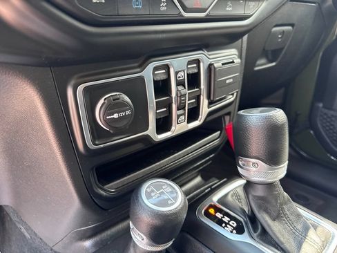 Used 2023 Jeep Wrangler Unlimited w/ Convenience Group AWD/4WD image 20