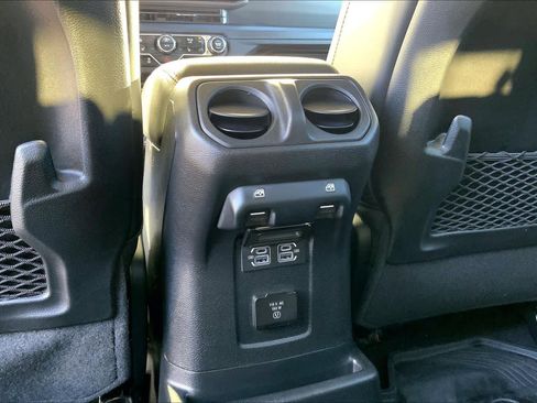 Used 2024 Jeep Wrangler Unlimited Rubicon image 36