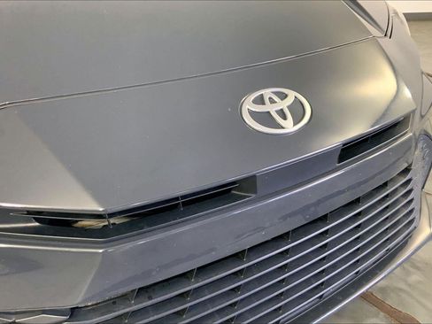 Used 2025 Toyota Camry LE AWD/4WD image 28