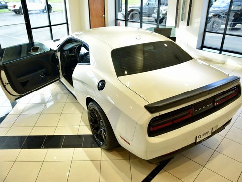 Used 2015 Dodge Challenger SRT Hellcat image 8