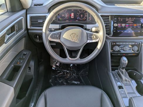 Used 2023 Volkswagen Atlas SE w/ Black Wheel Package FWD image 13
