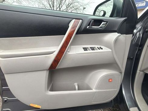 Used 2012 Toyota Highlander Limited image 19