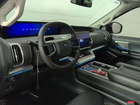 New 2026 Ford Expedition Platinum image 9