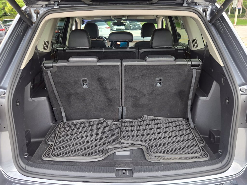 Certified 2024 Volkswagen Atlas SE w/ Black Wheel Package FWD image 16
