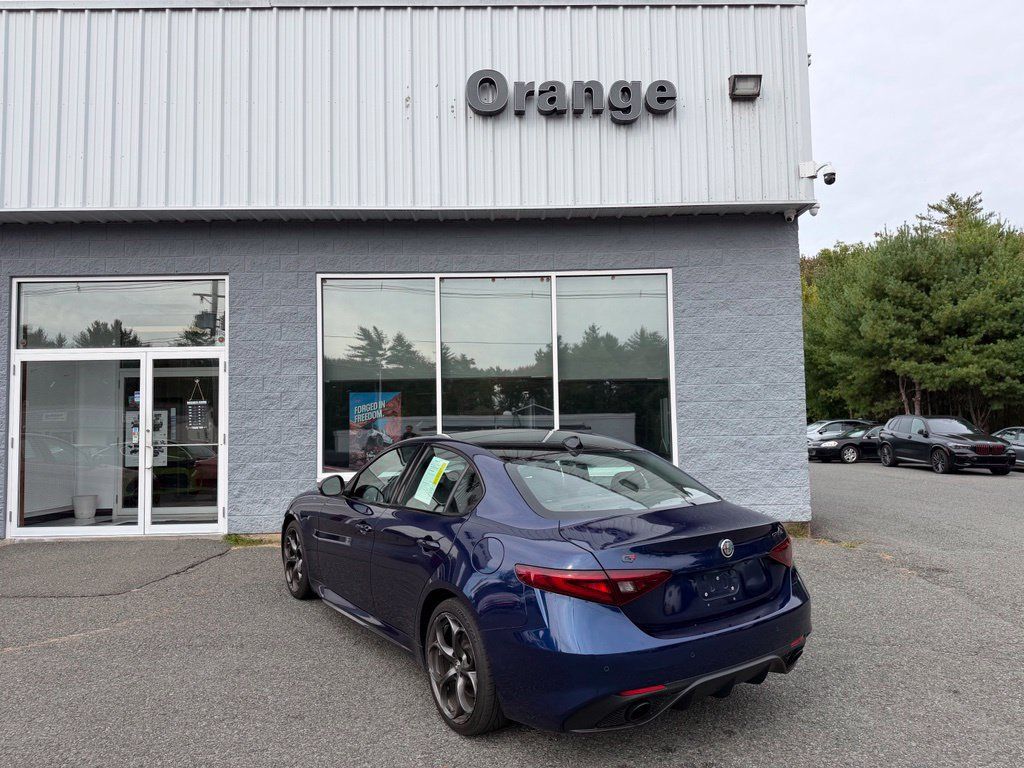 Used 2019 Alfa Romeo Giulia Ti AWD/4WD image 4