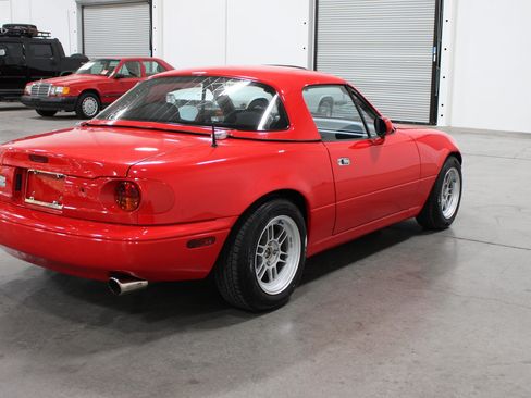 Used 1990 MAZDA MX-5 Miata RWD image 15
