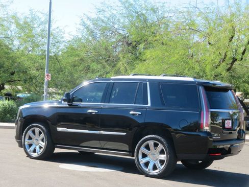 Used 2017 Cadillac Escalade Premium Luxury image 5