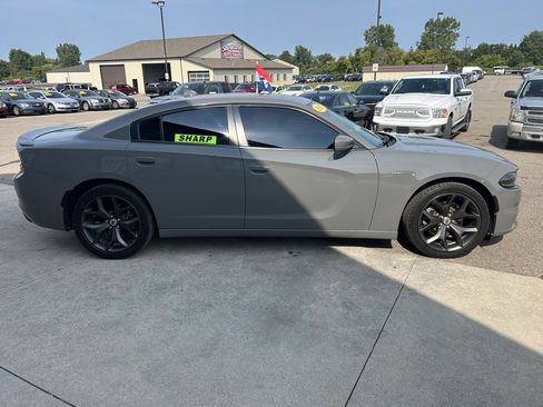 Used 2017 Dodge Charger SXT w/ Rallye Group RWD image 4