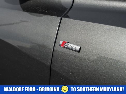 Used 2021 Audi Q8 Prestige w/ Prestige Package image 17