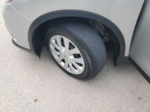 Used 2015 Nissan Rogue S image 12