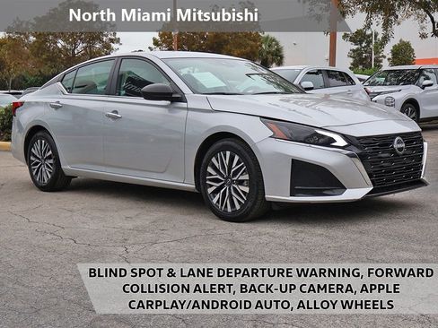 Used 2024 Nissan Altima 2.5 SV image 1