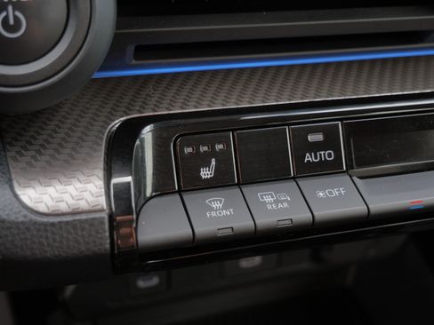 Certified 2025 Toyota Prius XLE FWD image 32