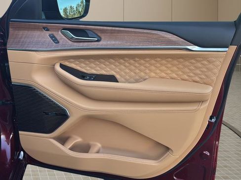 New 2025 Jeep Grand Cherokee Summit image 36