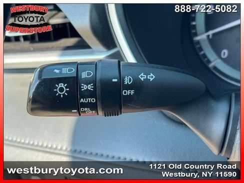 Used 2021 Toyota Highlander XLE AWD/4WD image 26