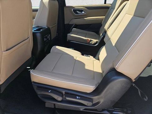 Used 2024 Chevrolet Suburban Premier w/ Premium Package RWD image 11