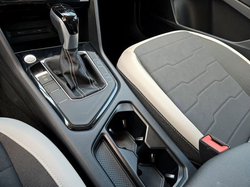 New 2025 Volkswagen Taos SE image 13