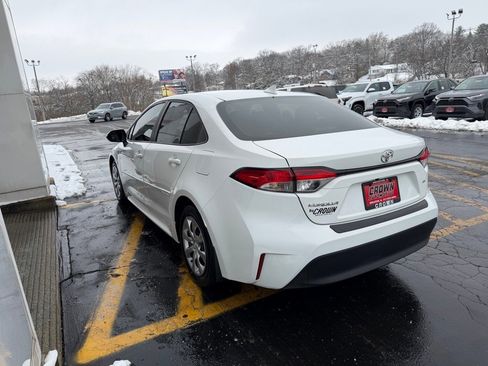 Used 2024 Toyota Corolla LE image 6