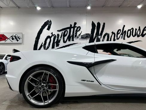 Used 2025 Chevrolet Corvette Z06 image 4