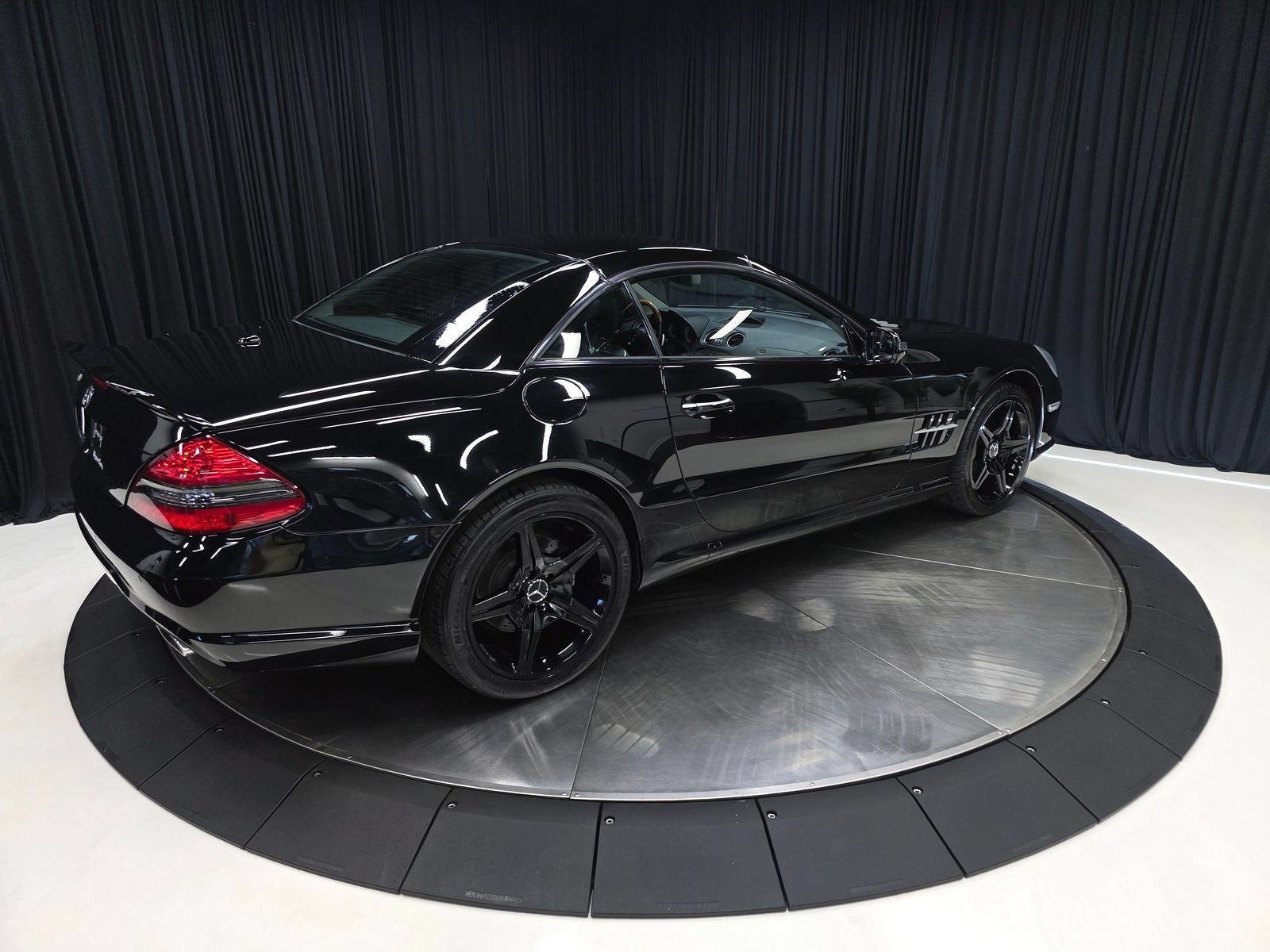 Used 2011 Mercedes-Benz SL 550 image 13