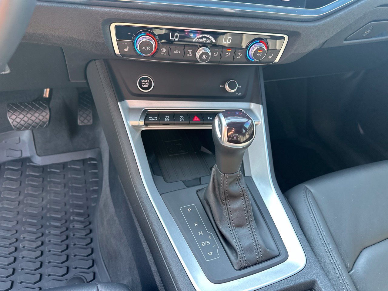Certified 2025 Audi Q3 2.0T Premium w/ Convenience Package AWD/4WD image 12