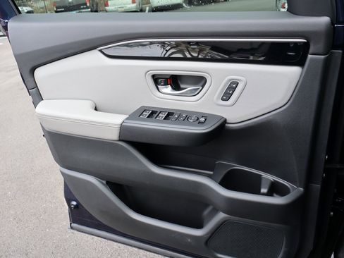 Certified 2025 Honda Pilot Touring image 32