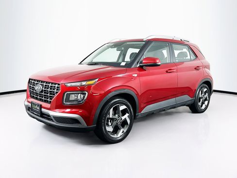 Used 2024 Hyundai Venue SEL image 3