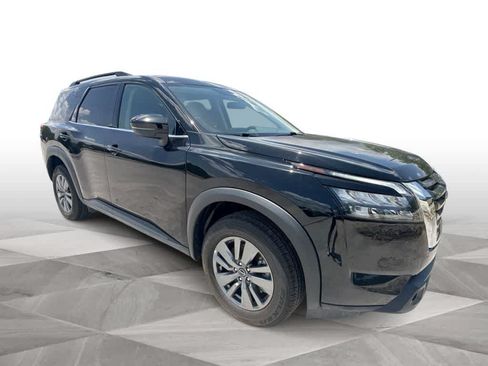 Used 2025 Nissan Pathfinder SV AWD/4WD image 2