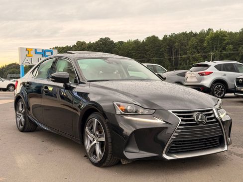 Used 2018 Lexus IS 300 w/ Comfort Package RWD image 13