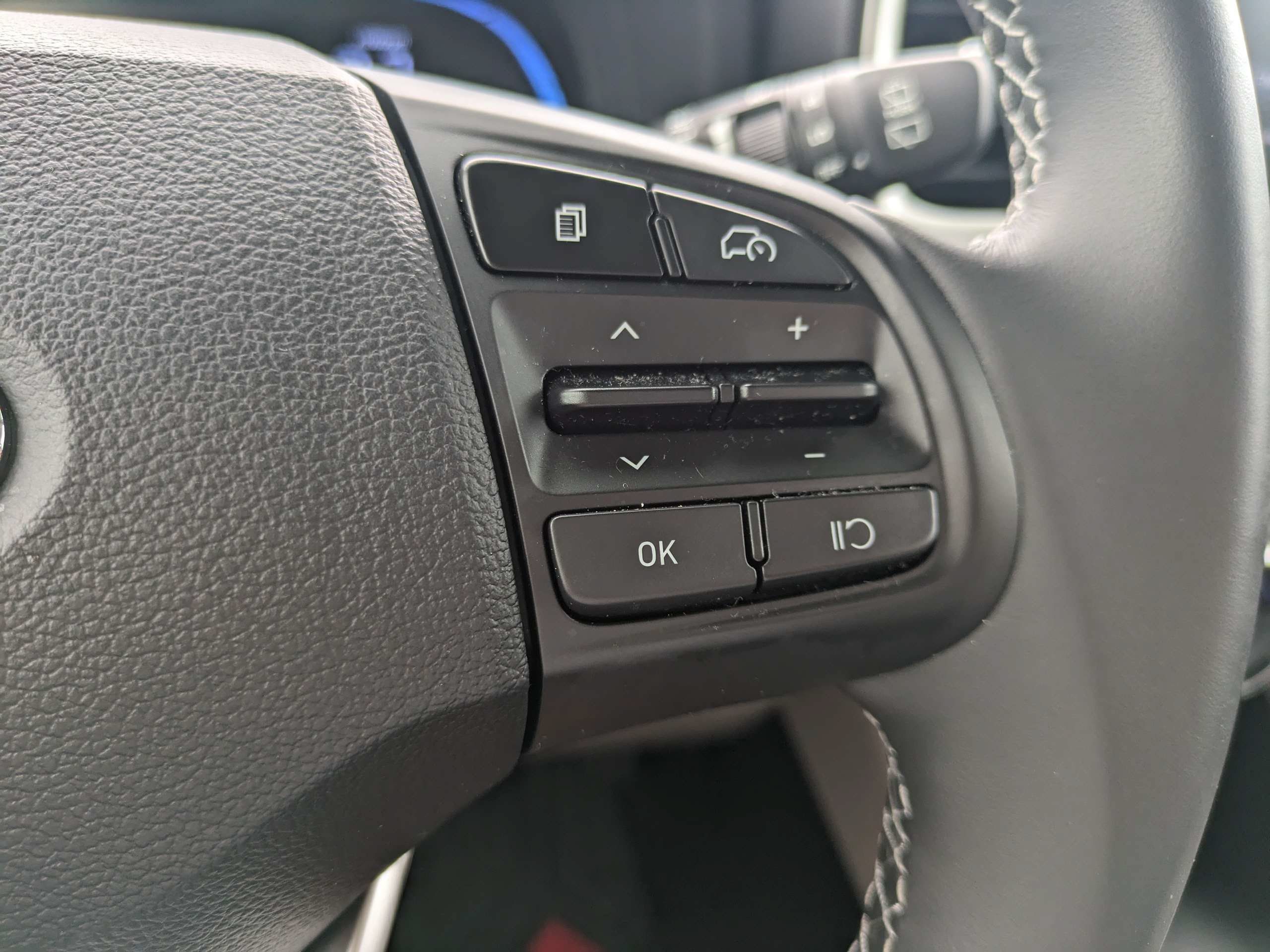 Certified 2025 Hyundai Venue SEL FWD image 23