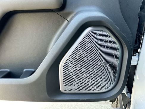 Used 2025 GMC Hummer EV 2X image 25