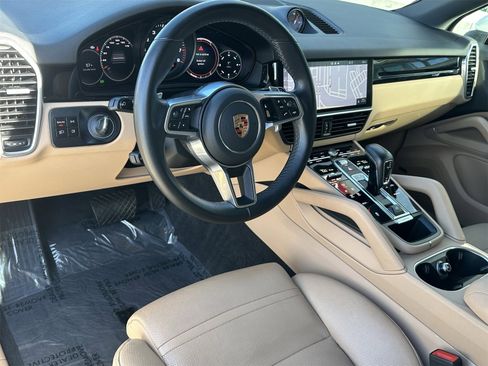 Used 2020 Porsche Cayenne image 4