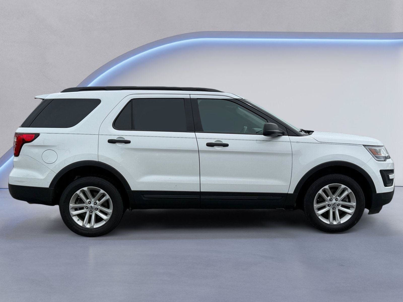 Used 2017 Ford Explorer 4WD image 2