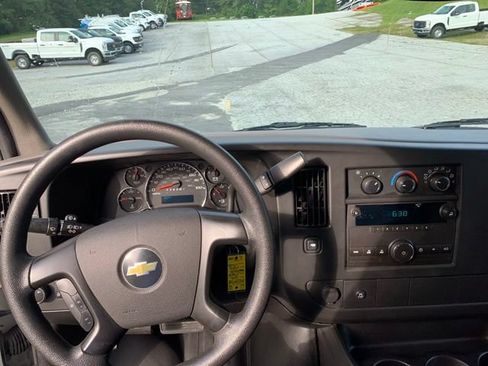 Used 2011 Chevrolet Express 2500 RWD image 25