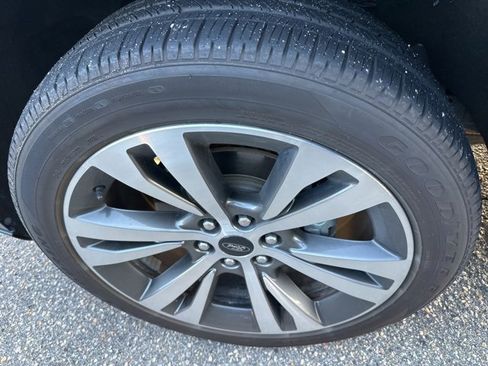 Used 2020 Ford Expedition Platinum image 12