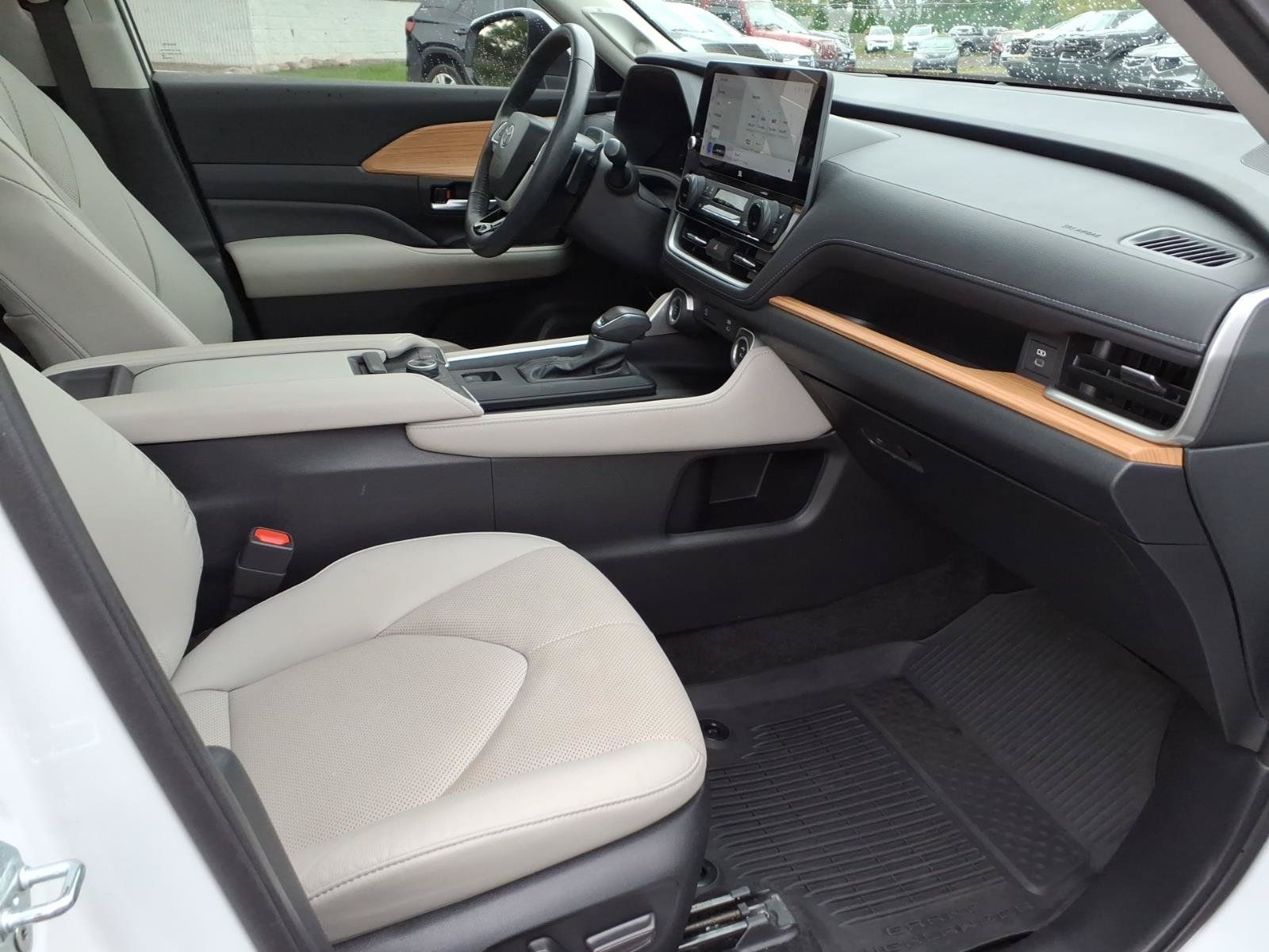 Used 2024 Toyota Grand Highlander AWD image 30