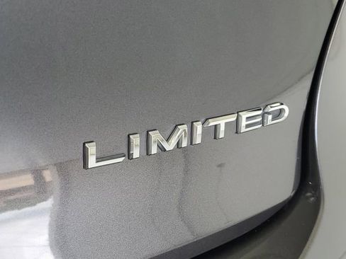 Used 2023 Toyota Crown Limited image 10